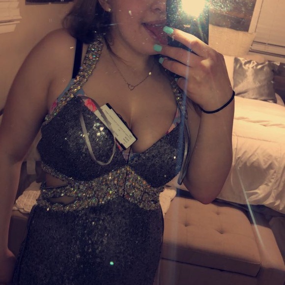 Beautiful prom dress - Picture 4 of 7